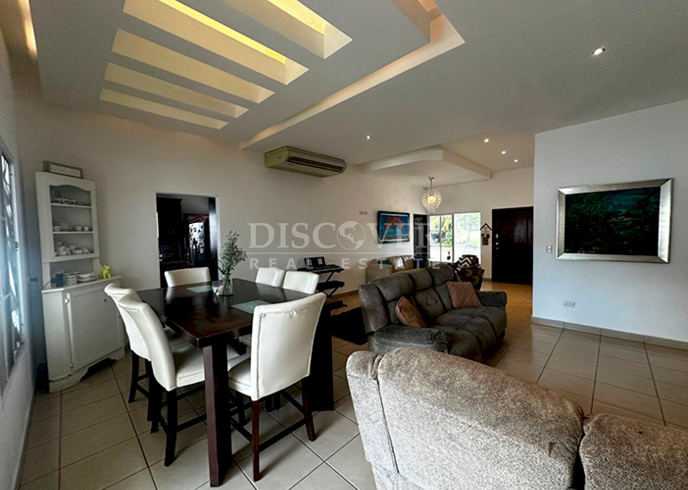  Modern house for sale in residential area - Carretera Vieja a León 