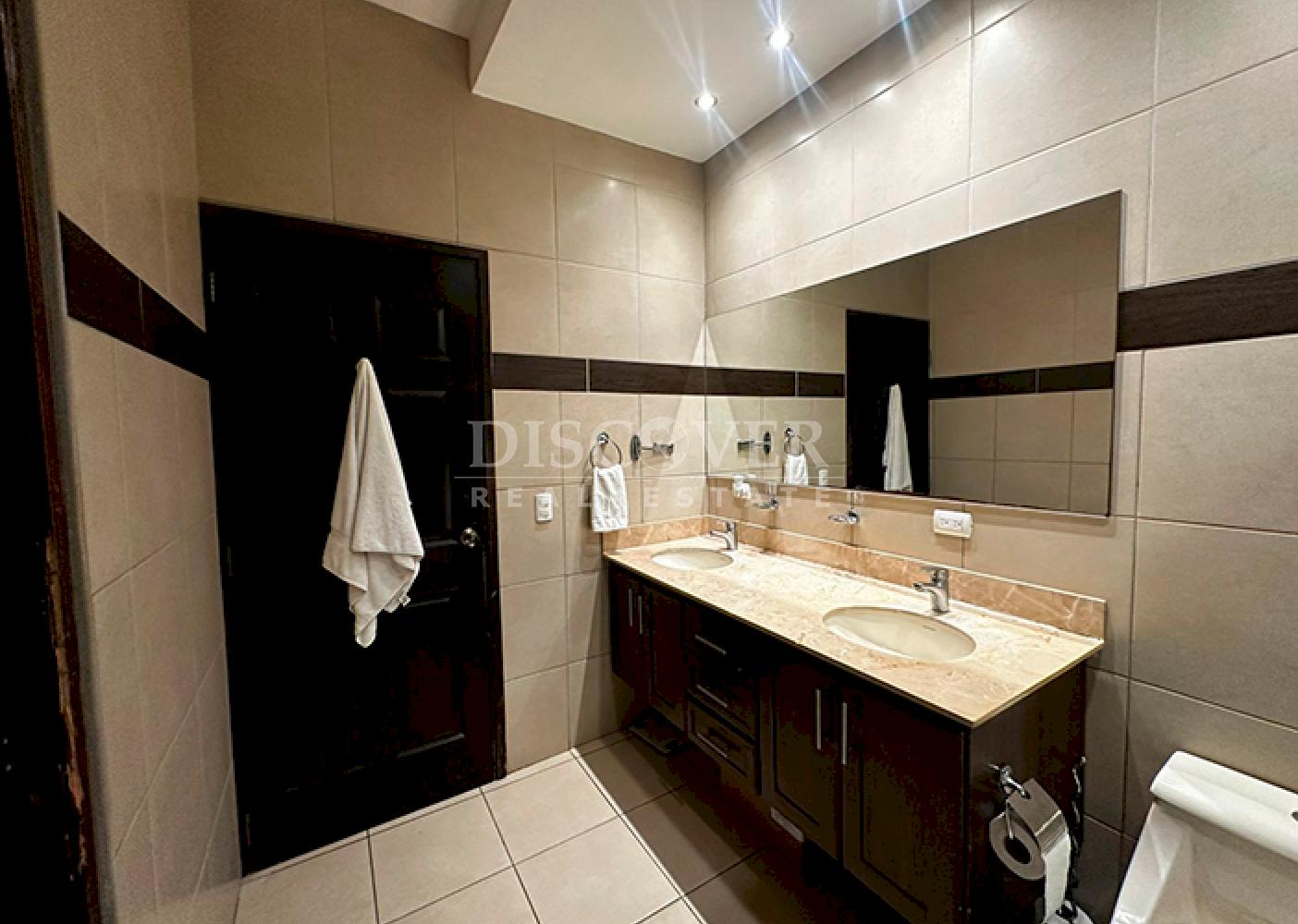  Modern house for sale in residential area - Carretera Vieja a León 