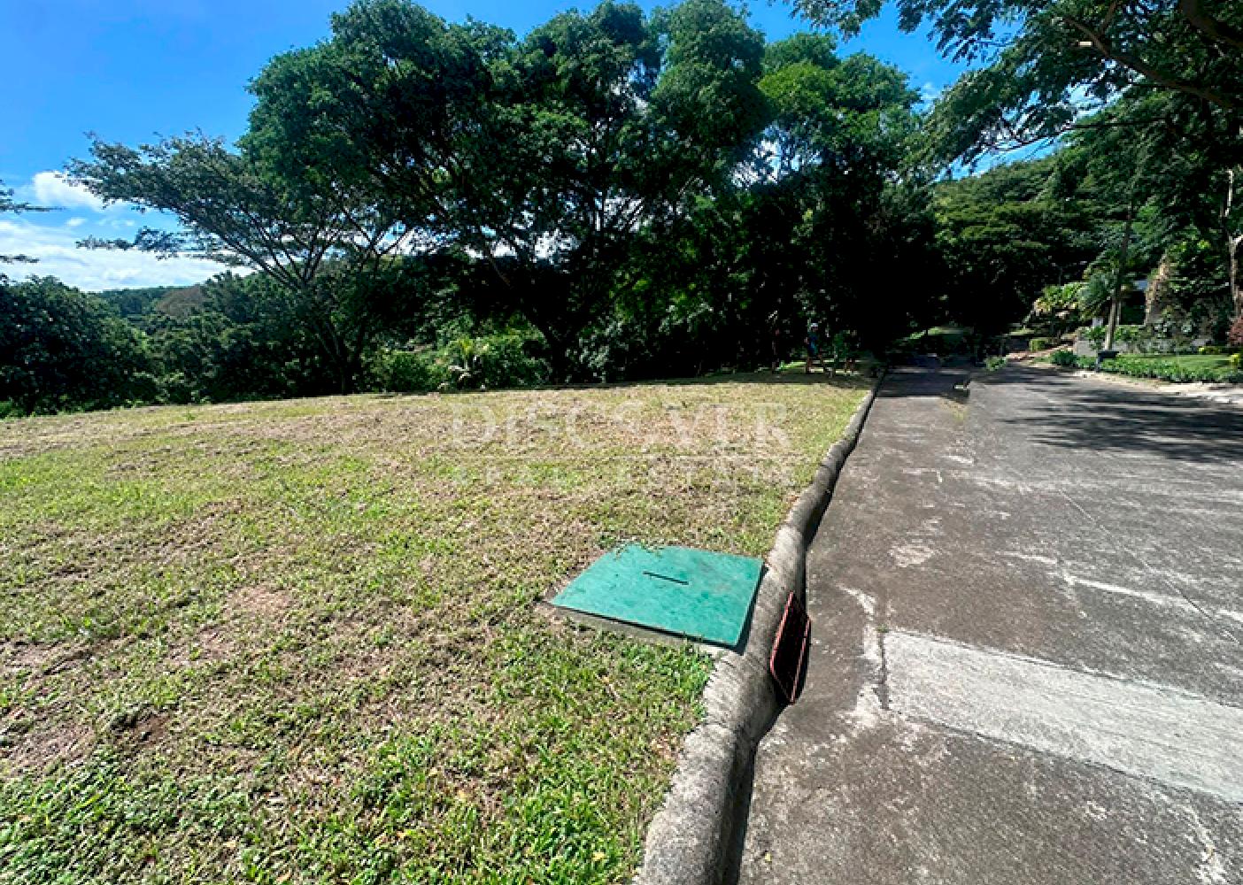  Land for sale in the exclusive residential area of Villa Fontana