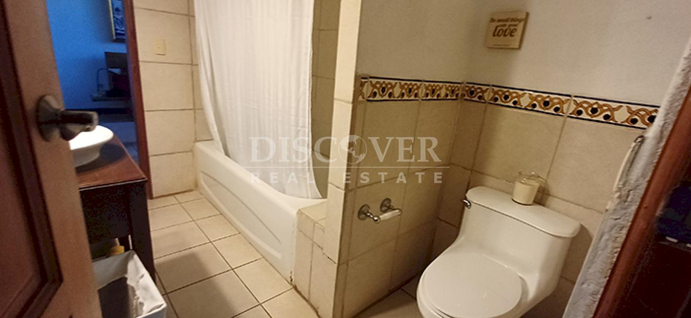  House with pool and tennis court for sale on Carretera Sur