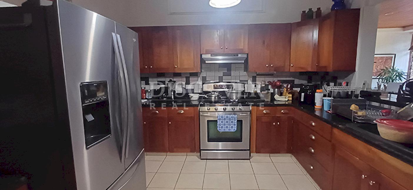  House with pool and tennis court for sale on Carretera Sur