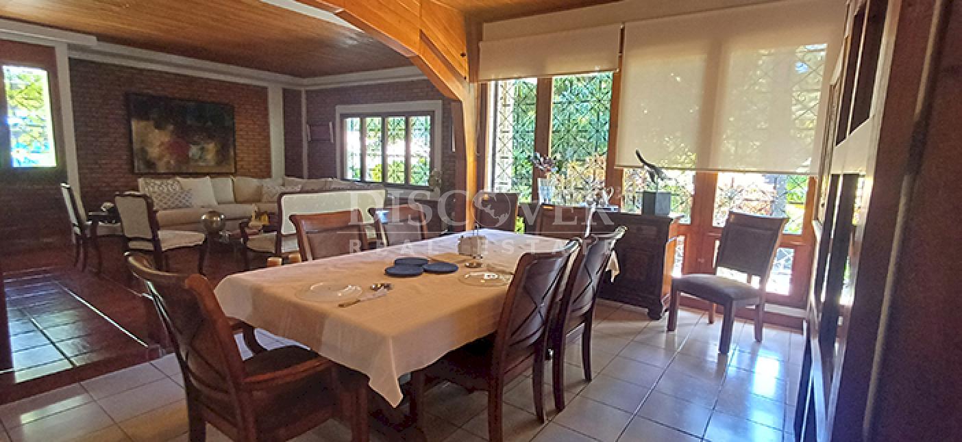  House with pool and tennis court for sale on Carretera Sur