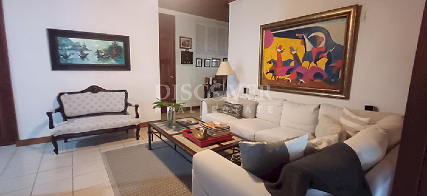  House with pool and tennis court for sale on Carretera Sur