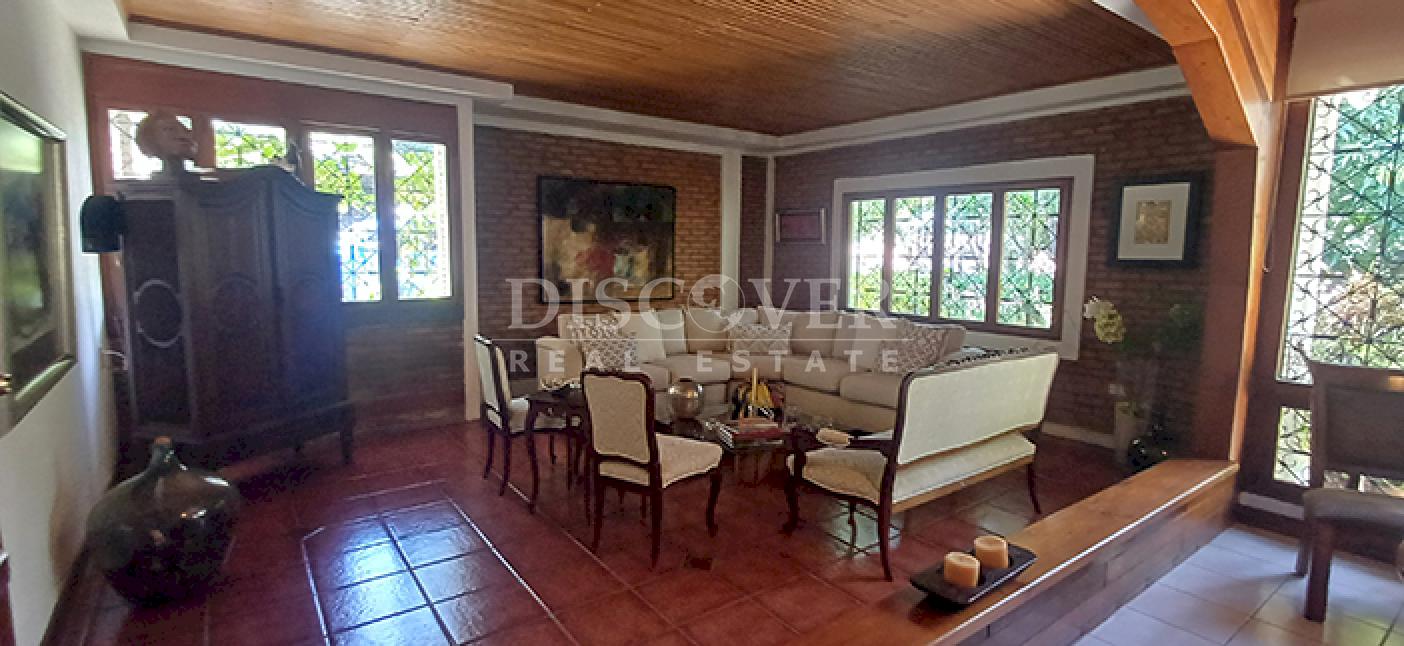  House with pool and tennis court for sale on Carretera Sur