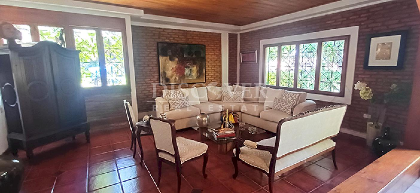  House with pool and tennis court for sale on Carretera Sur