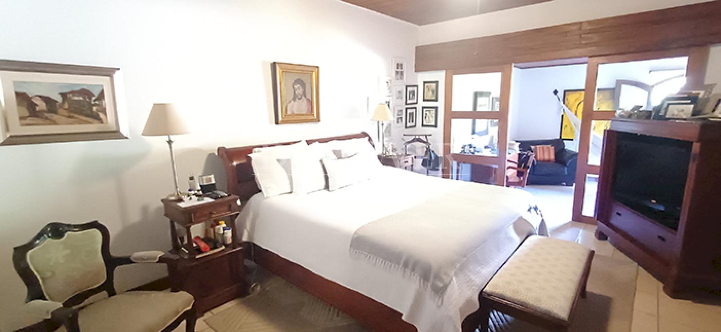  House with pool and tennis court for sale on Carretera Sur