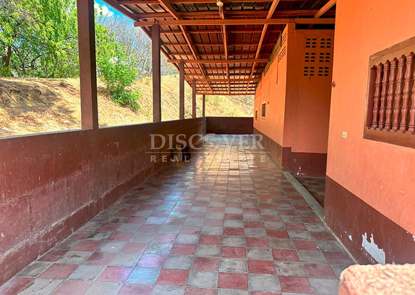 Cozy house with ocean views for sale in Huehuete 