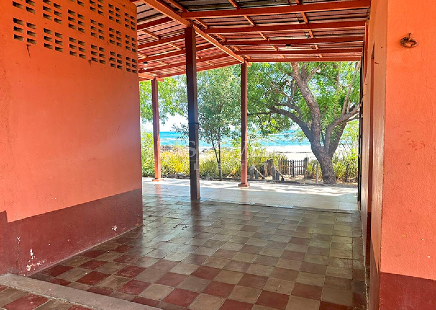 Cozy house with ocean views for sale in Huehuete 