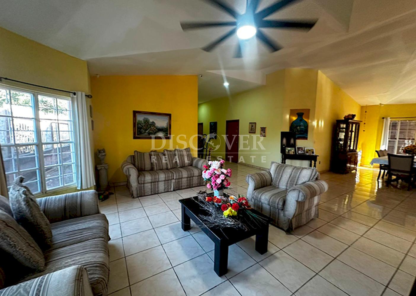  Spacious house for sale on Carretera Vieja to León 