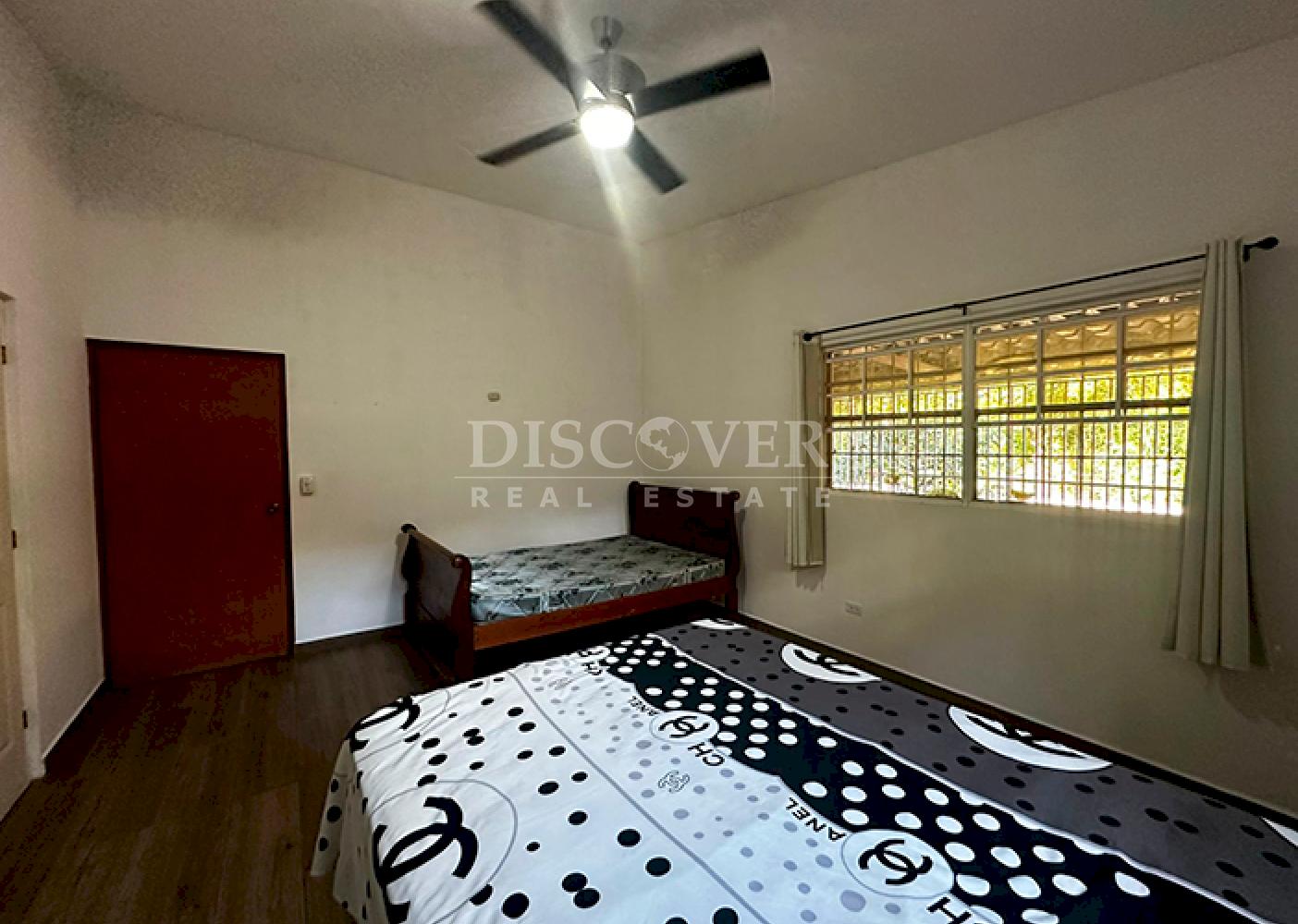  Spacious house for sale on Carretera Vieja to León 