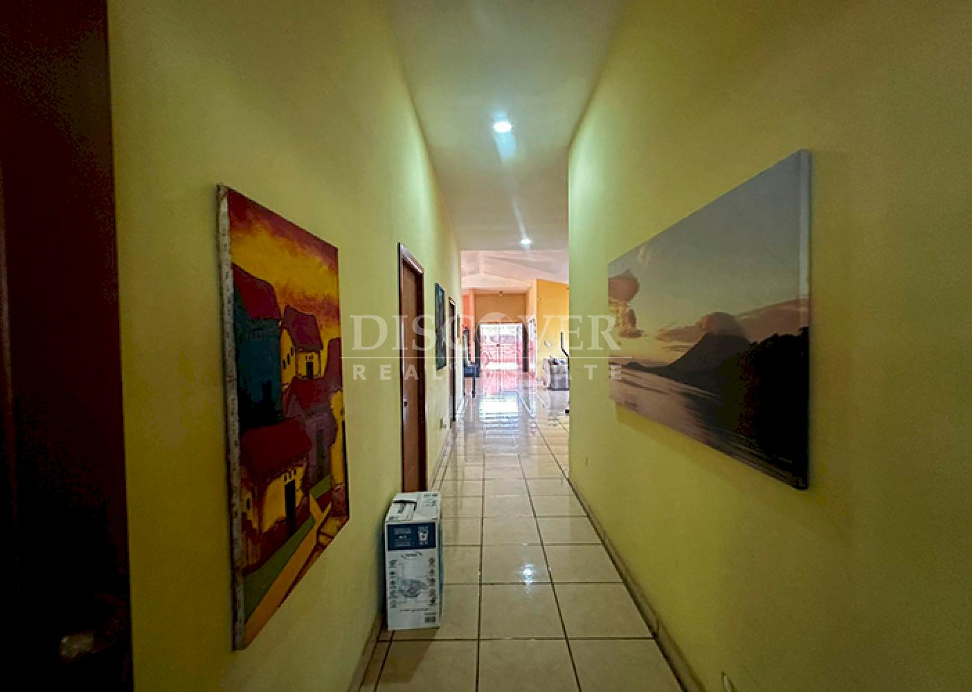  Spacious house for sale on Carretera Vieja to León 