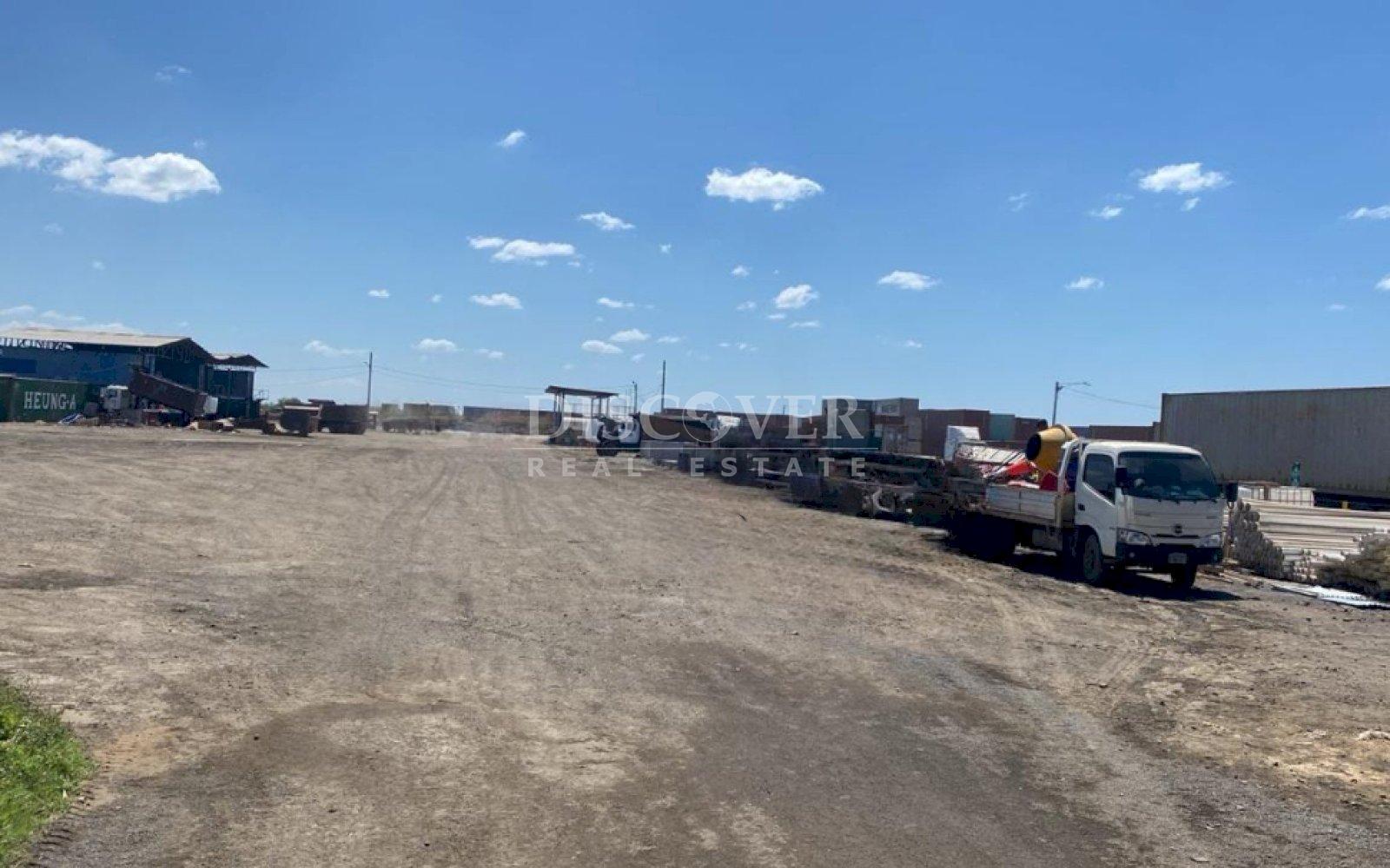 Land for sale and rent opposite the main road in Chinandega