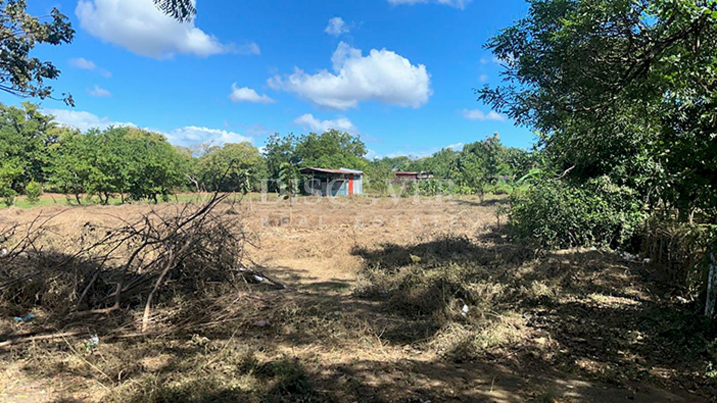  Land for rent on a street corner in Masaya