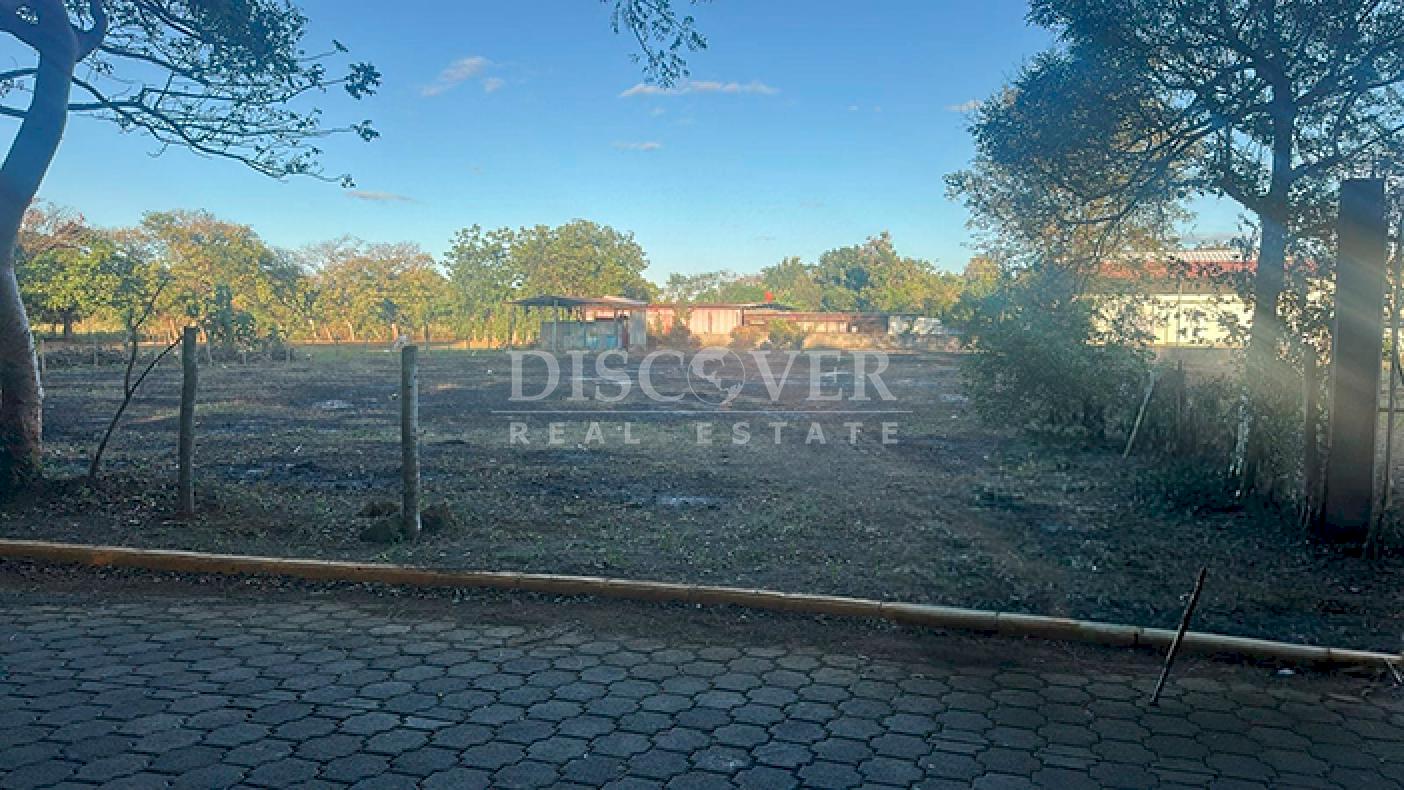  Land for rent on a street corner in Masaya