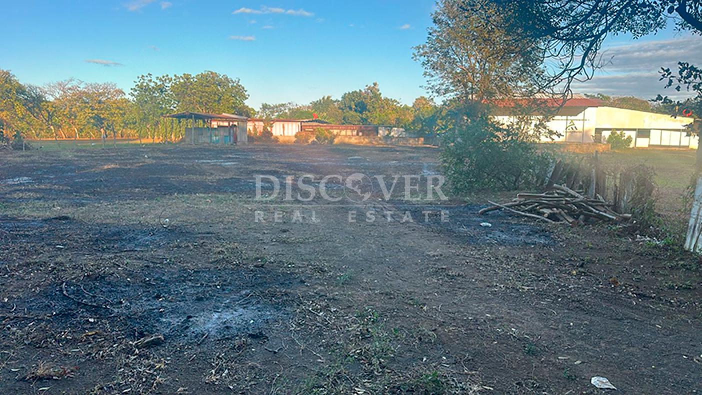  Land for rent on a street corner in Masaya