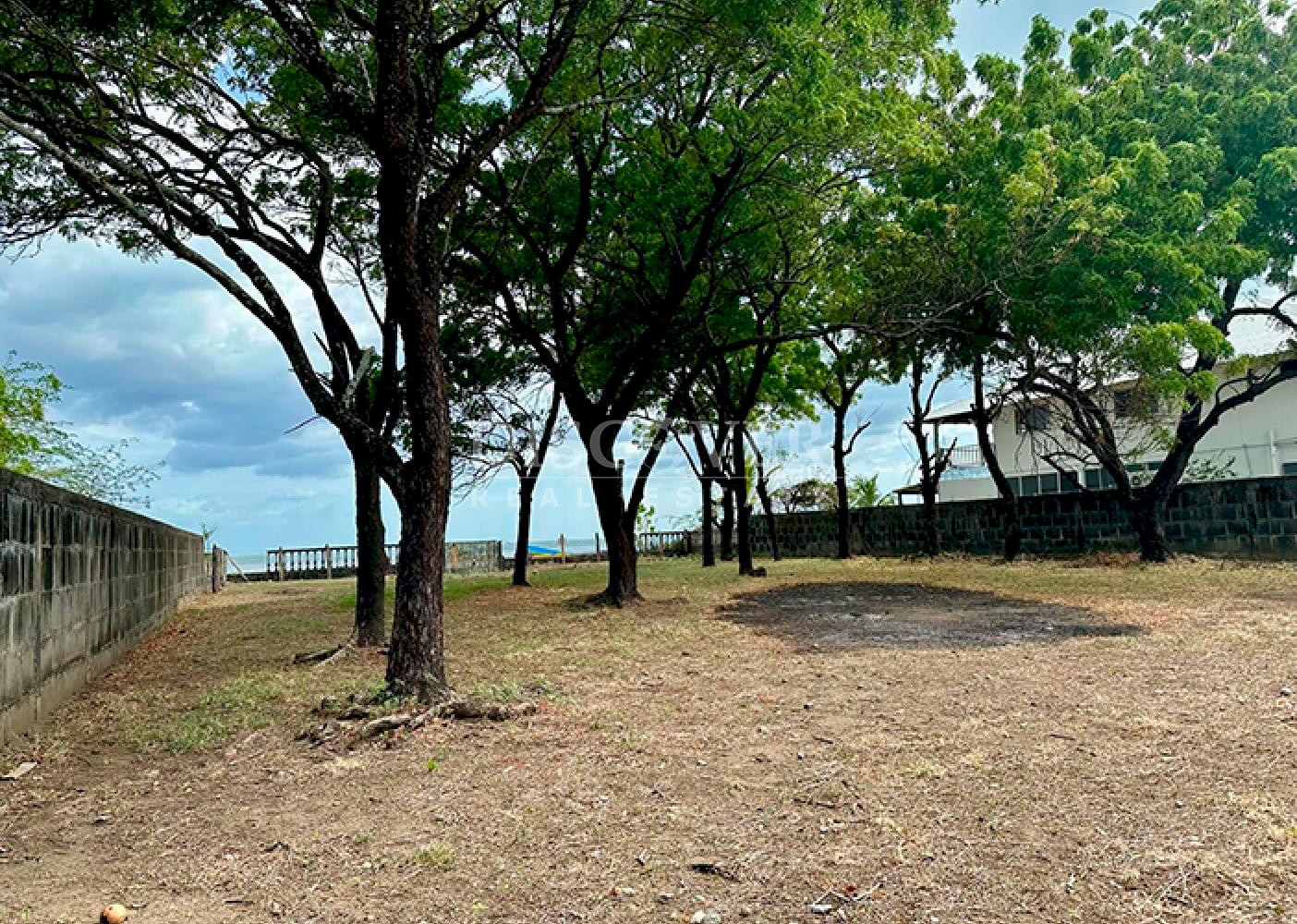  Land for sale facing the sea in Huehuete