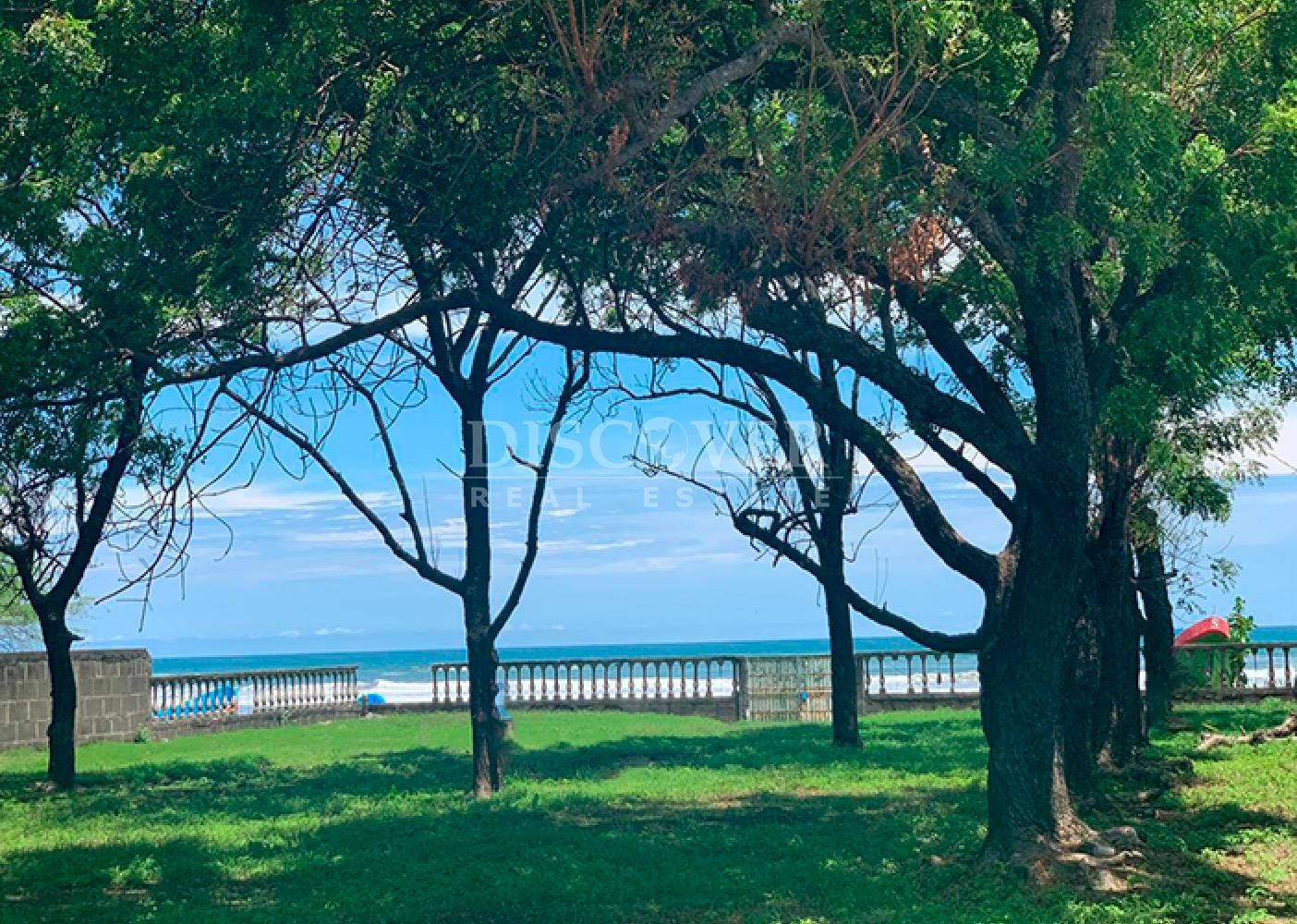  Land for sale facing the sea in Huehuete