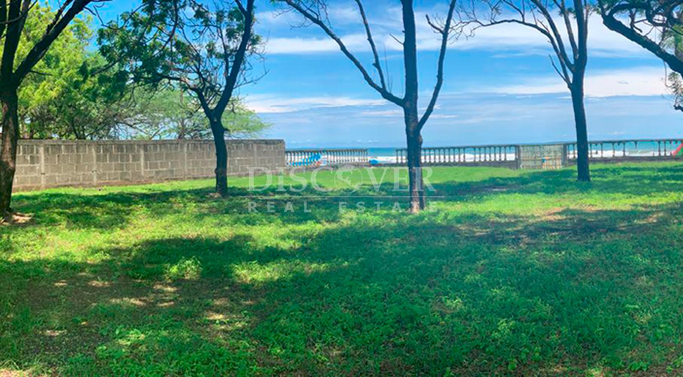  Land for sale facing the sea in Huehuete