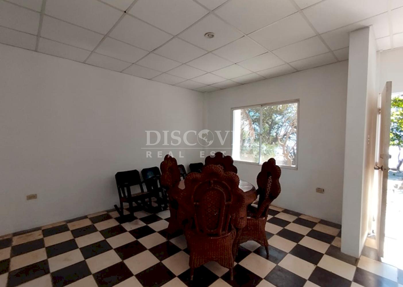 Lakefront house for rent in Granada