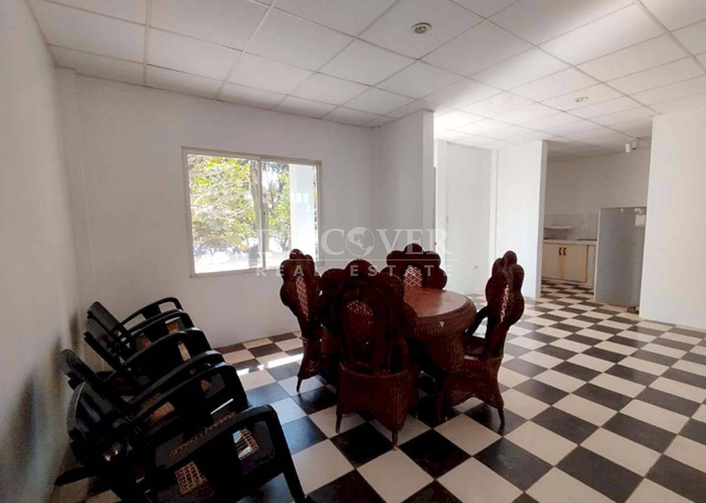 Lakefront house for rent in Granada