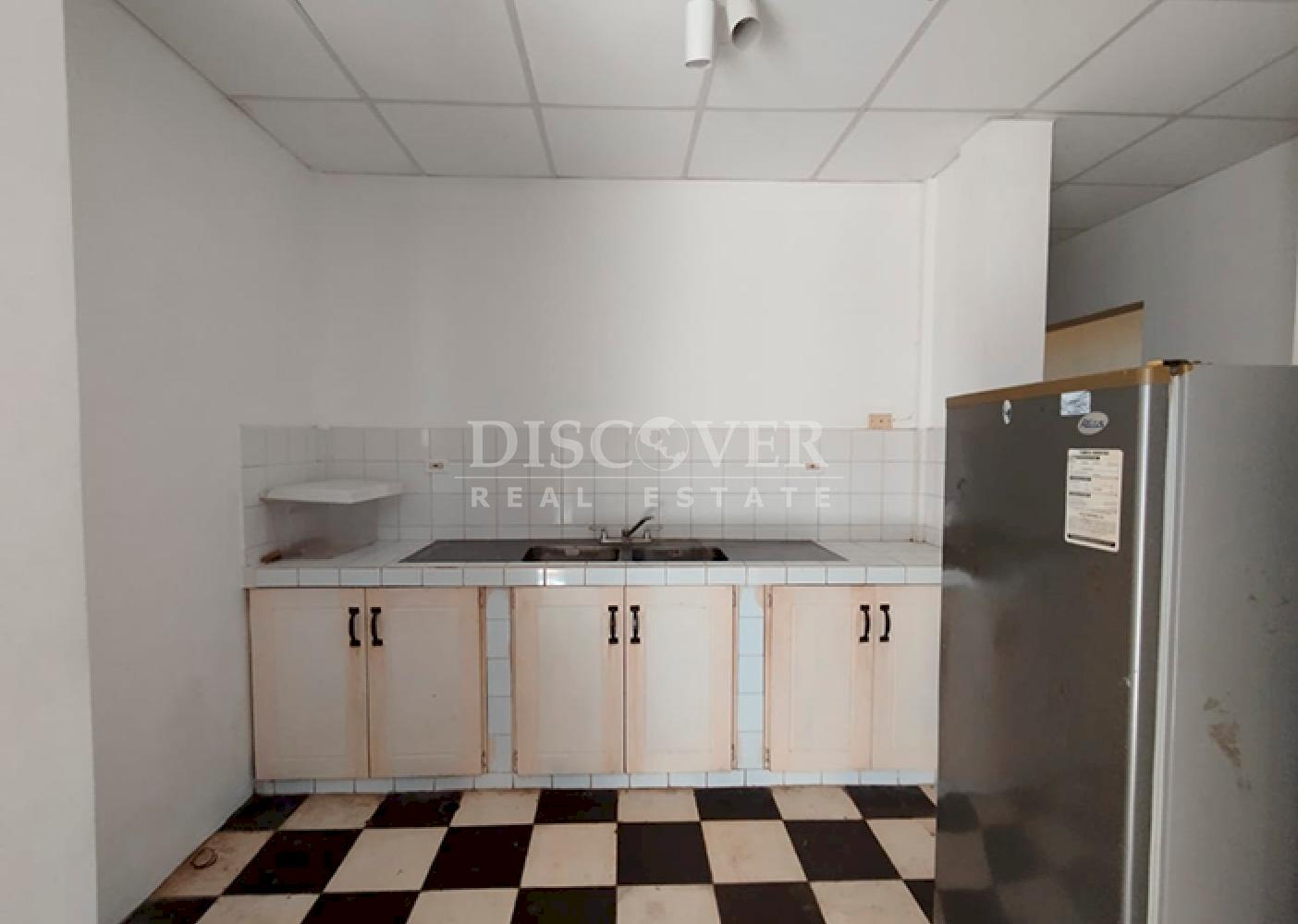 Lakefront house for rent in Granada