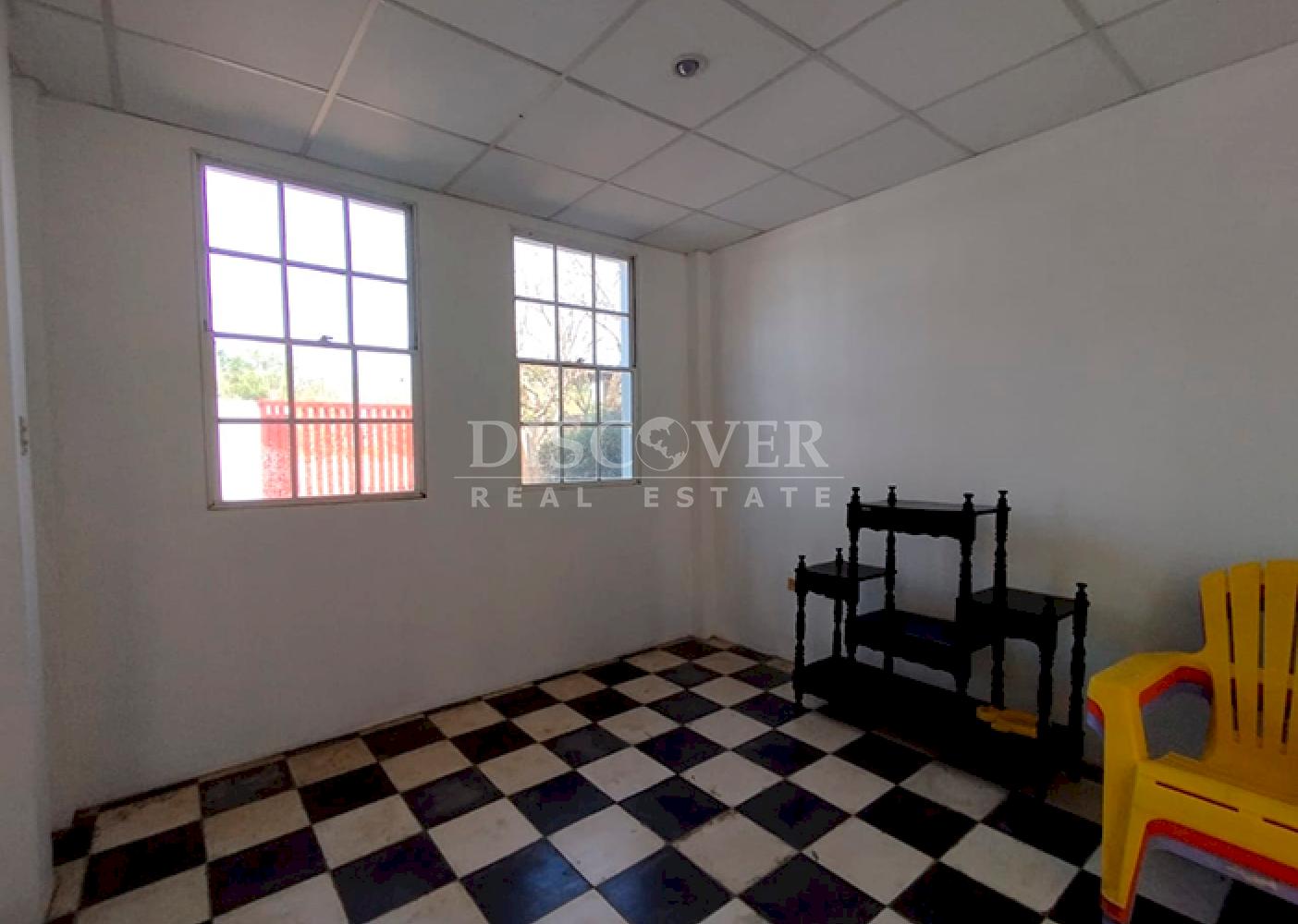 Lakefront house for rent in Granada