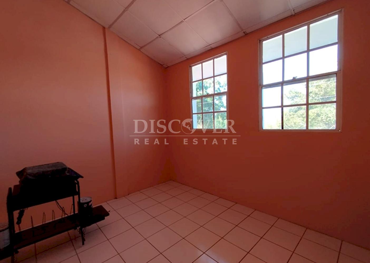 Lakefront house for rent in Granada