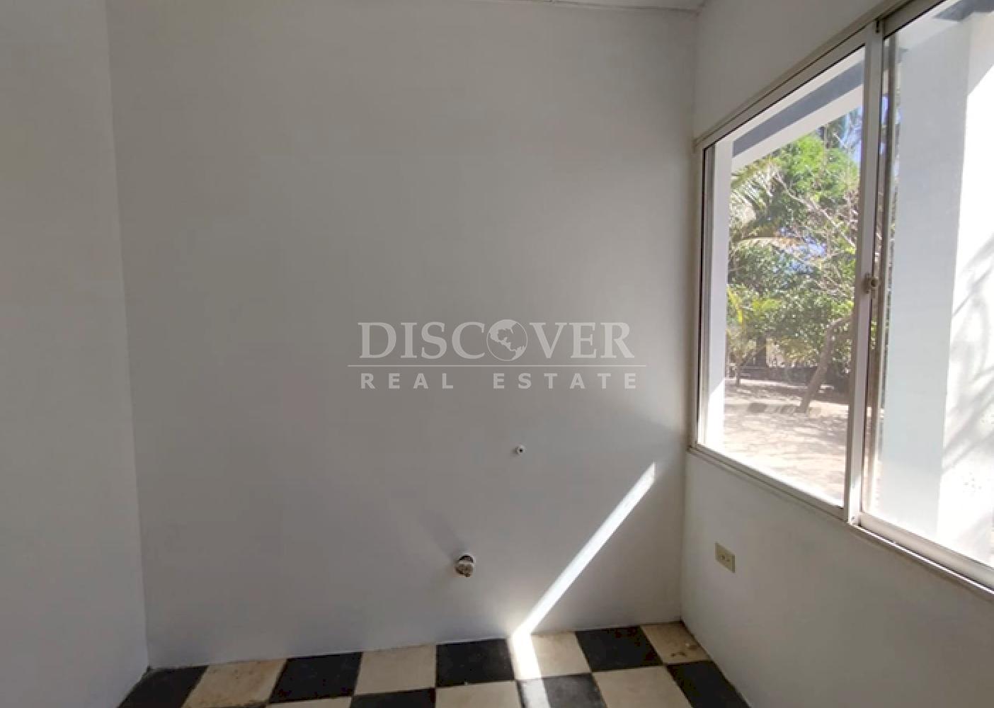 Lakefront house for rent in Granada