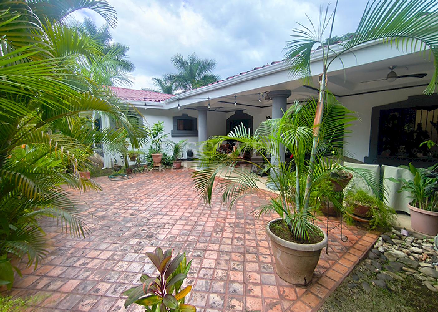 Spacious house for sale in Las Colinas