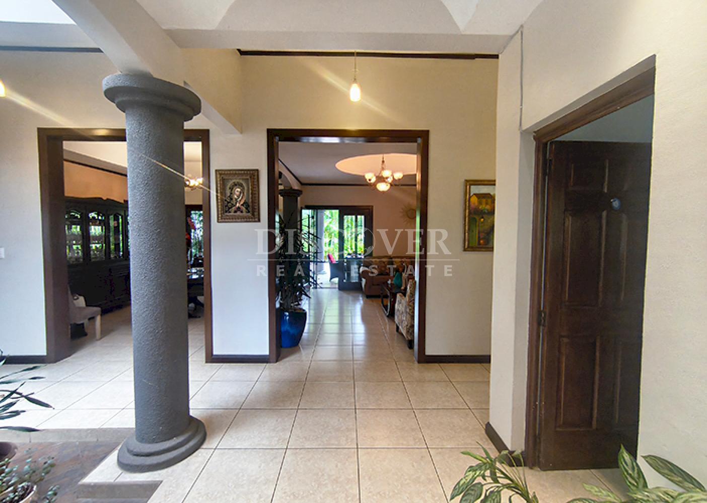 Spacious house for sale in Las Colinas