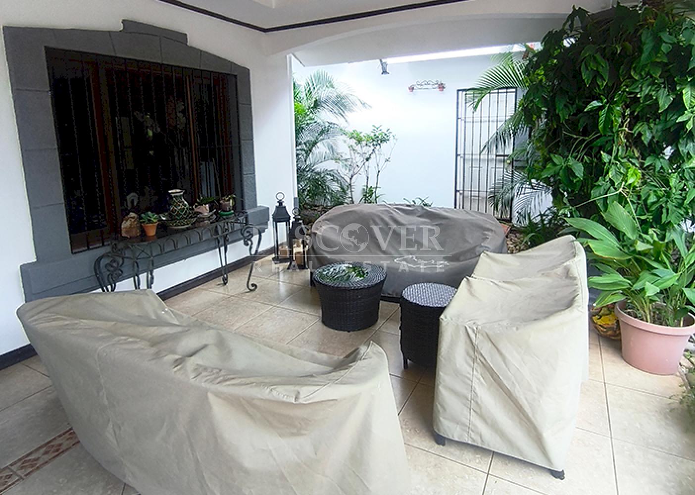 Spacious house for sale in Las Colinas