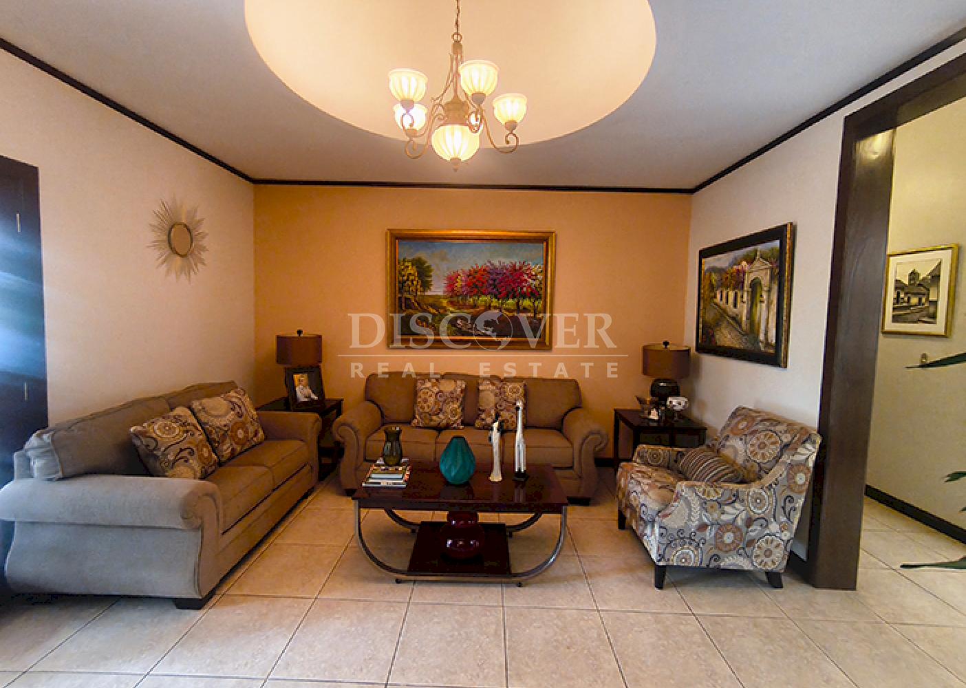 Spacious house for sale in Las Colinas