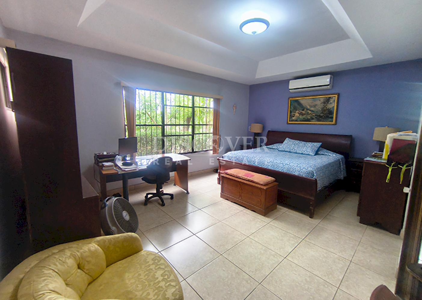 Spacious house for sale in Las Colinas