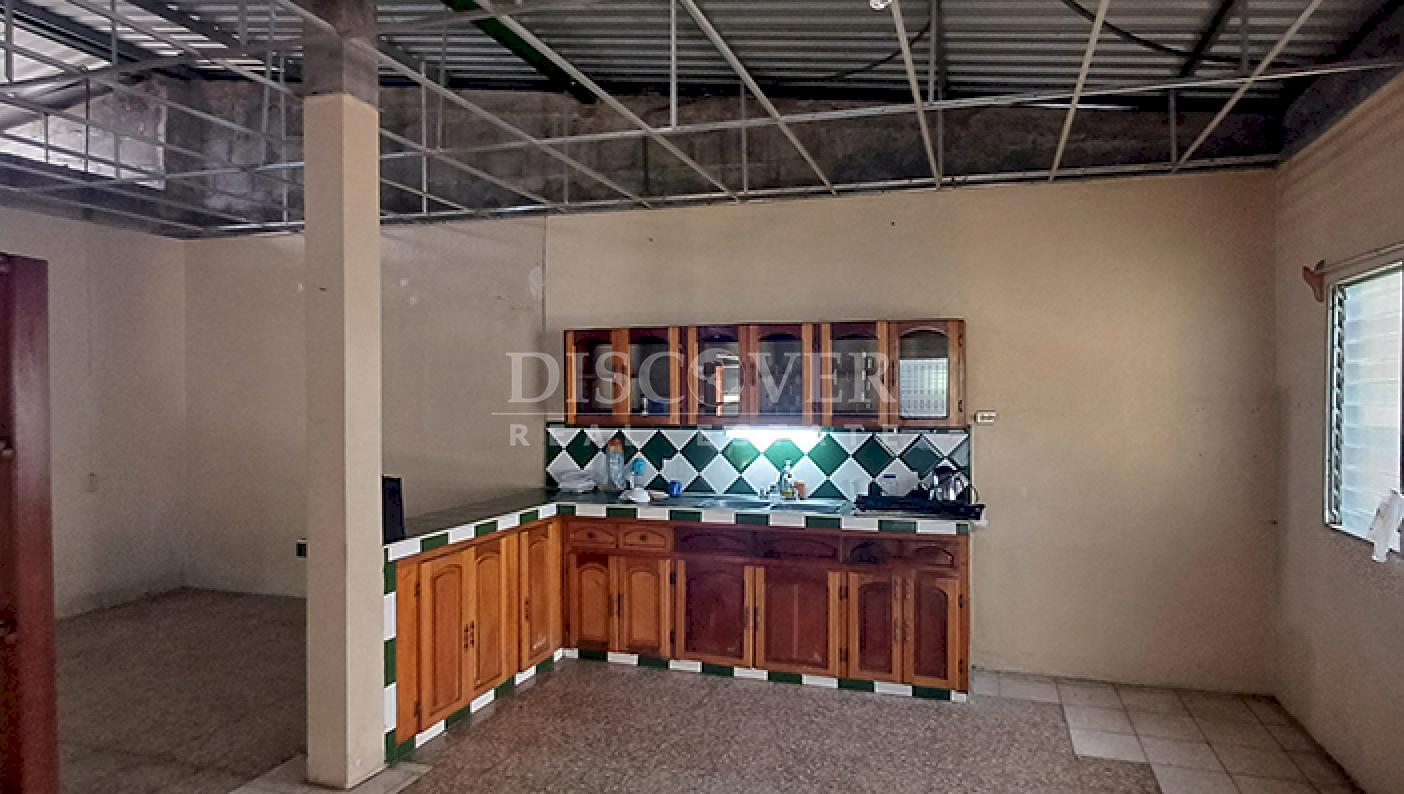  Spacious house for sale on Carretera Sur