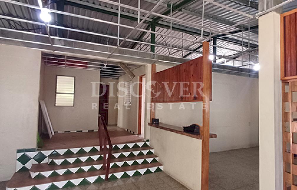  Spacious house for sale on Carretera Sur