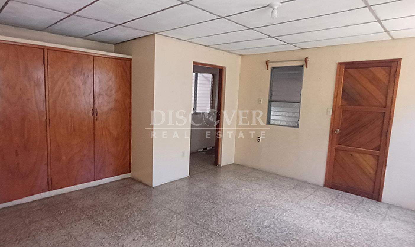  Spacious house for sale on Carretera Sur