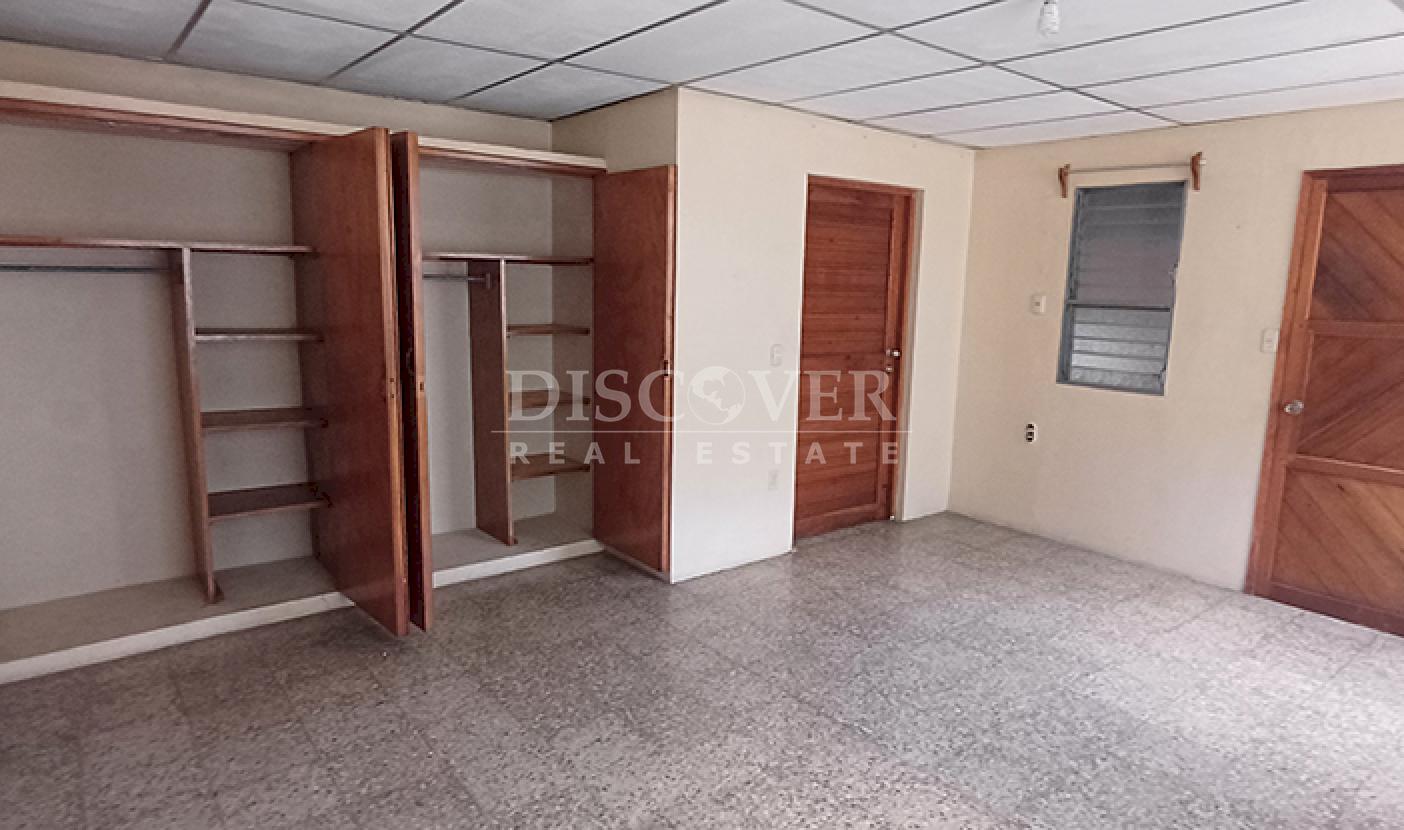  Spacious house for sale on Carretera Sur