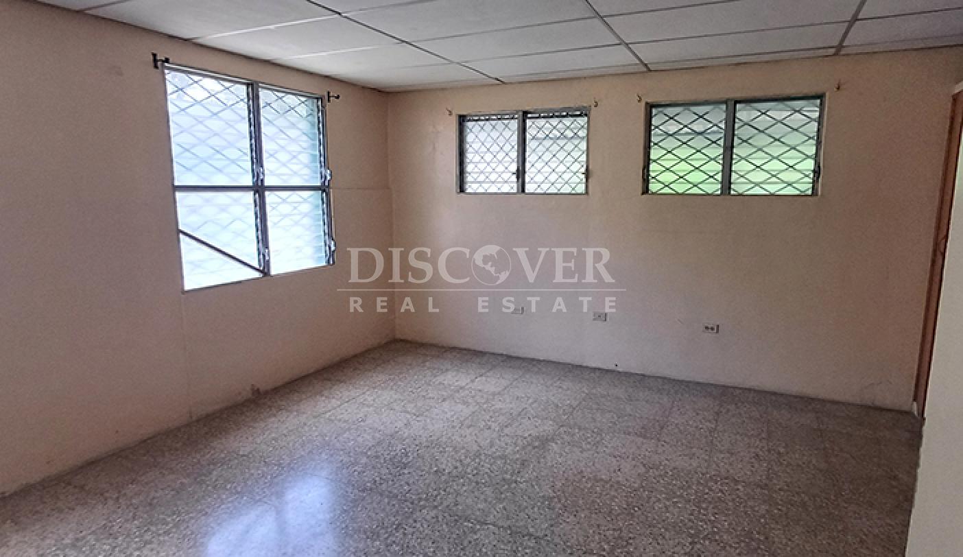  Spacious house for sale on Carretera Sur