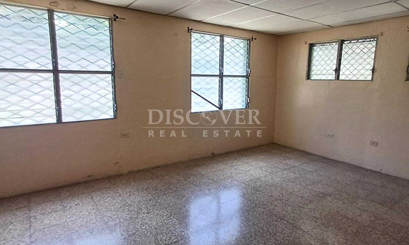  Spacious house for sale on Carretera Sur