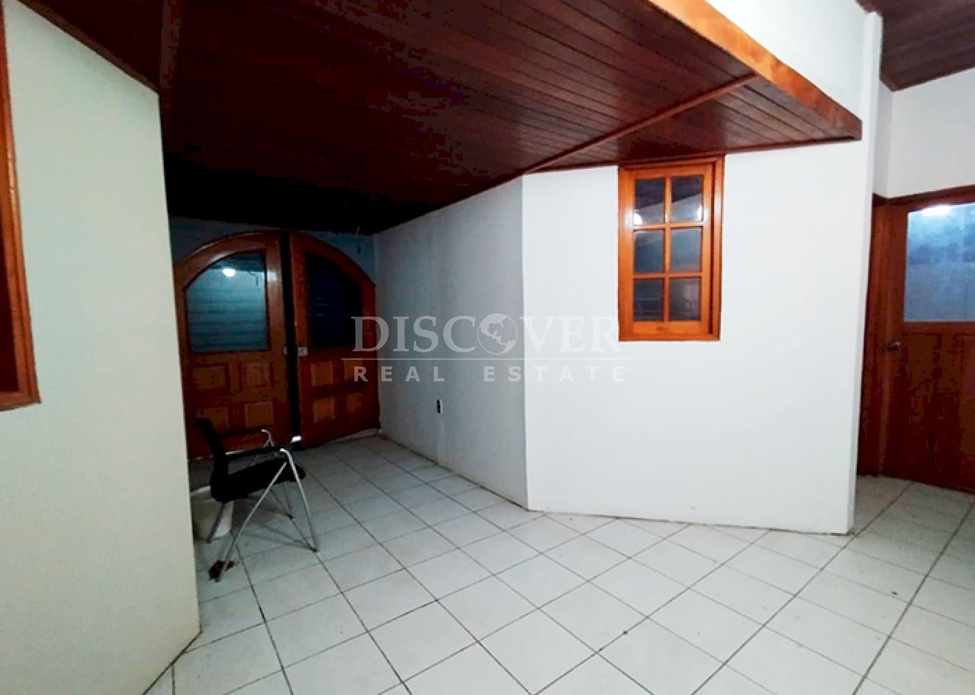 Lake view house for sale in Granada