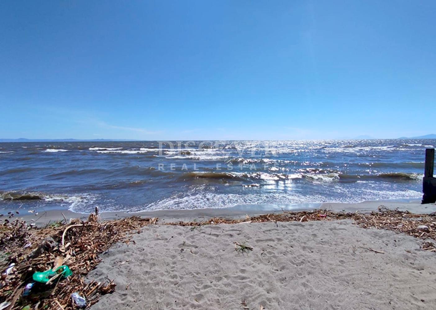 Lake view house for sale in Granada