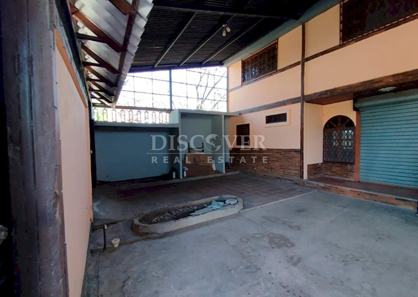 Lake view house for sale in Granada