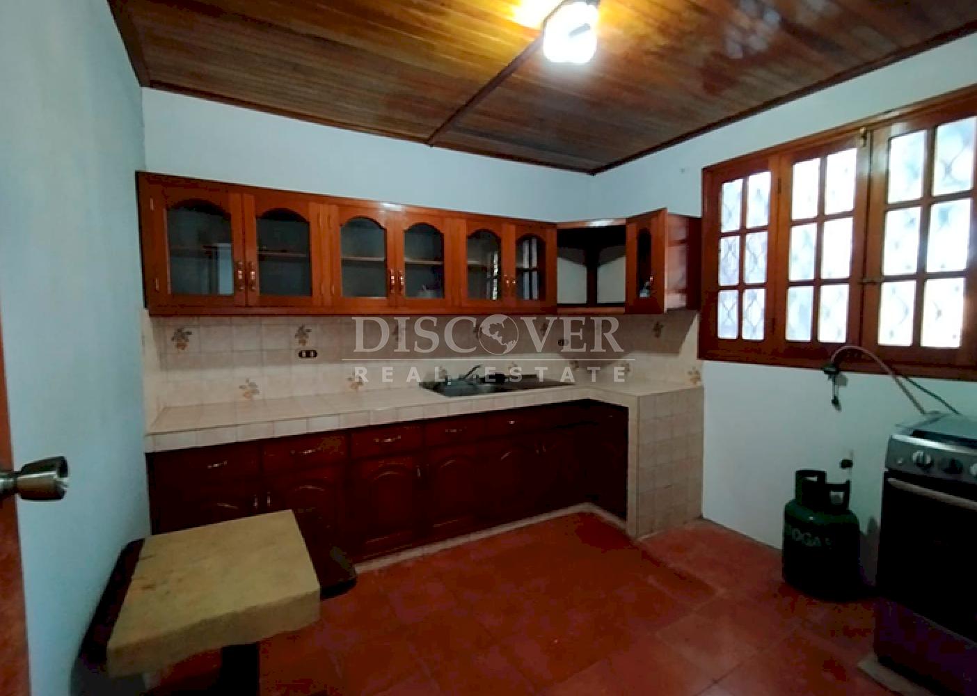 Lake view house for sale in Granada