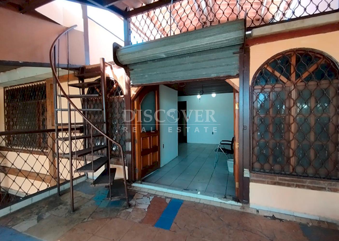 Lake view house for sale in Granada