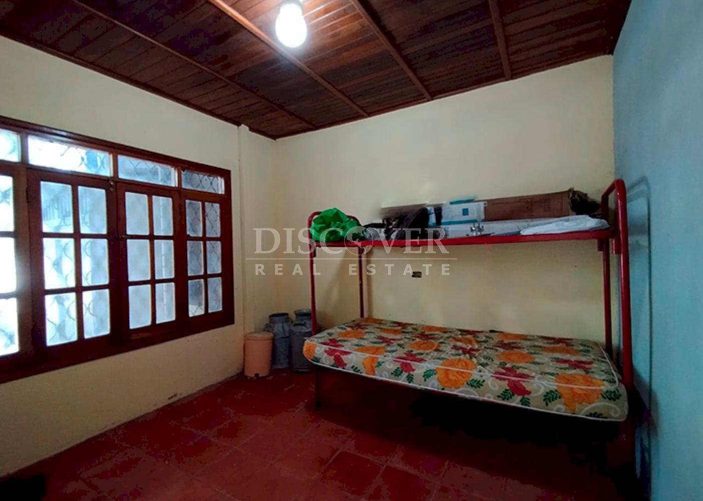 Lake view house for sale in Granada