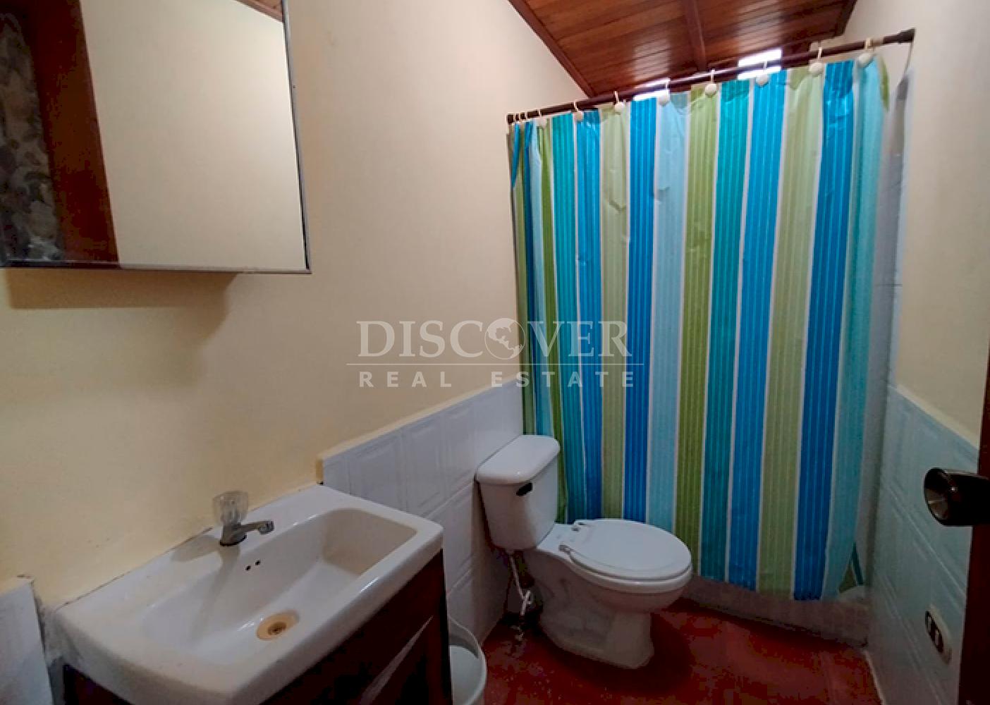 Lake view house for sale in Granada