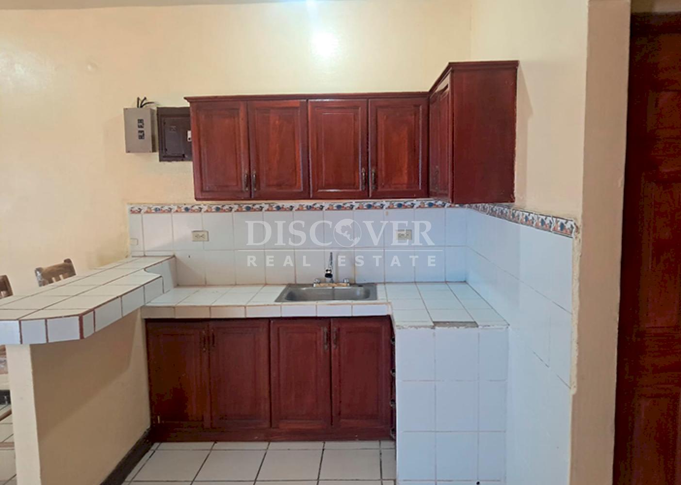 Two-story apartment for rent on the road to Masaya