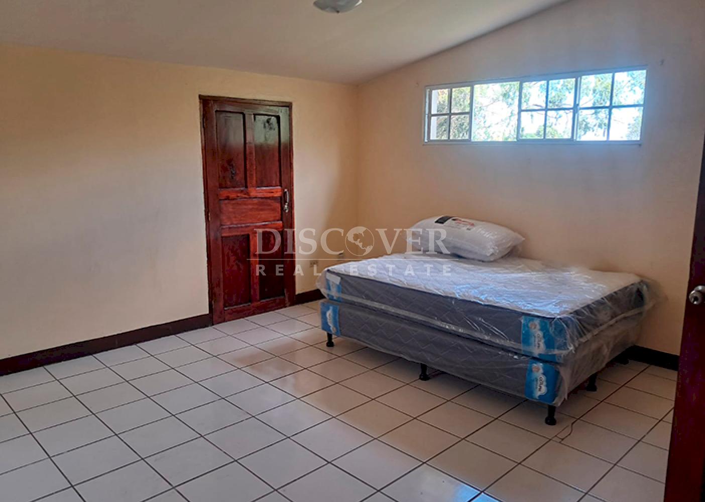 Two-story apartment for rent on the road to Masaya