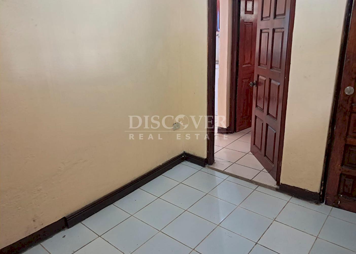 Two-story apartment for rent on the road to Masaya