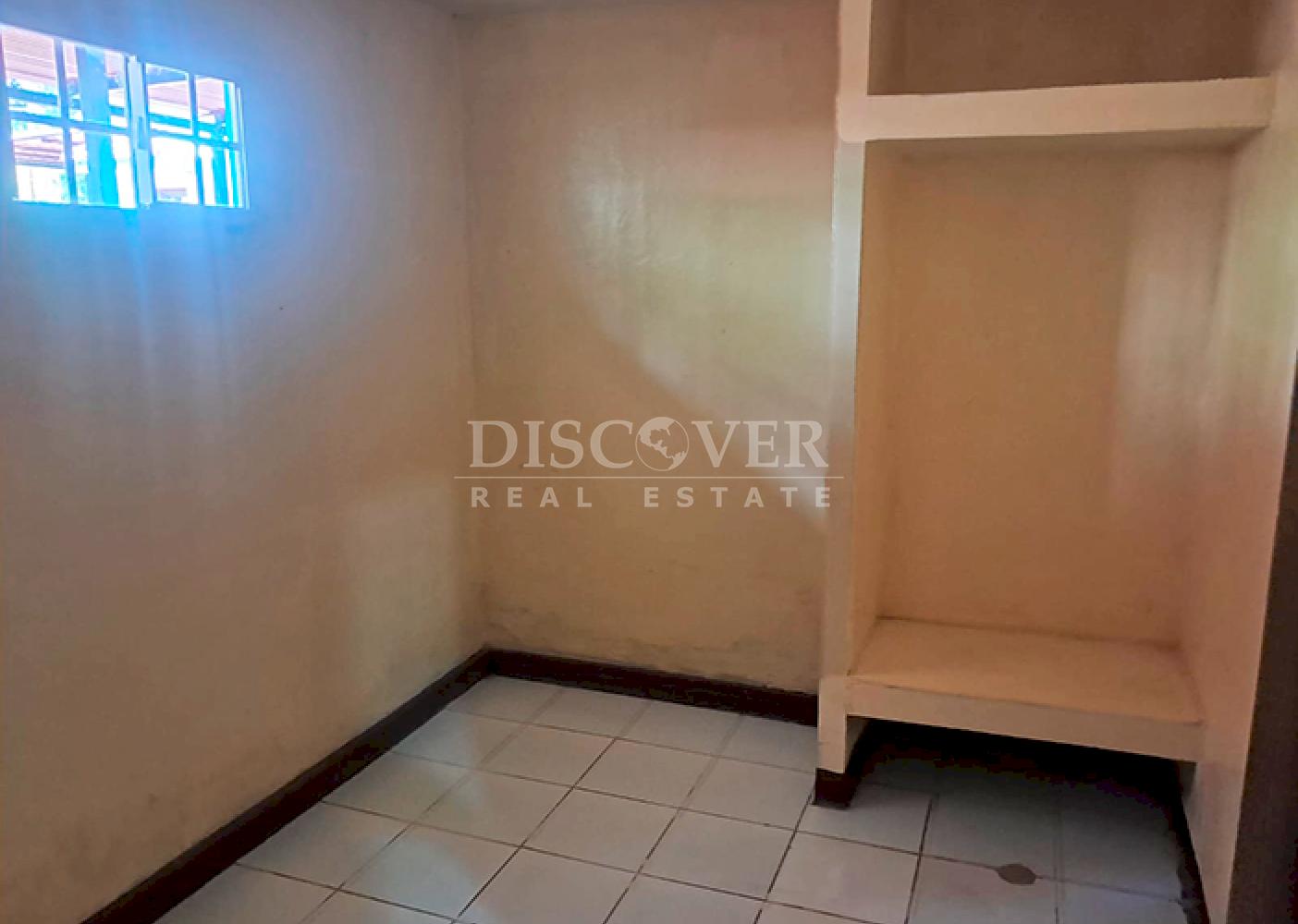 Two-story apartment for rent on the road to Masaya